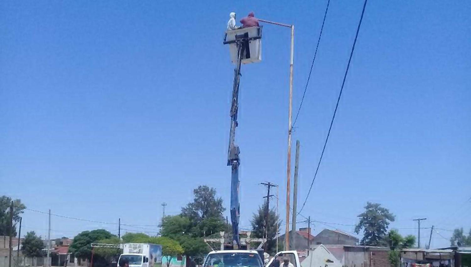 Reconversioacuten lumiacutenica en calles de Nueva Esperanza