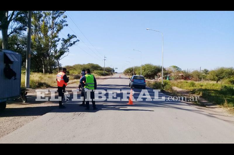 Antildeatuya- Fueron deportados por pretender ingresar caminando por una entrada clausurada