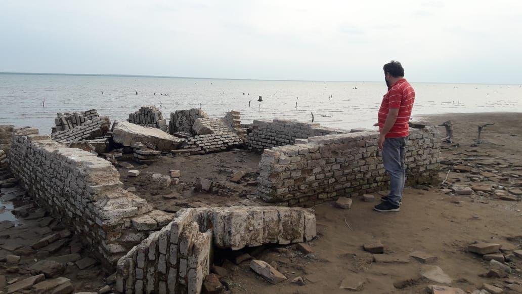 Bajoacute el caudal del embalse y emergieron los restos de la vieja Riacuteo Hondo la ldquociudad sumergidardquo