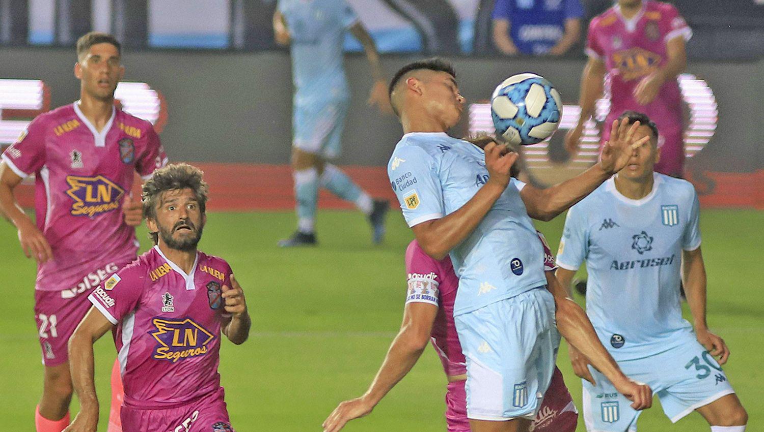 Racing perdioacute 2 a 0 y se complica su clasificacioacuten