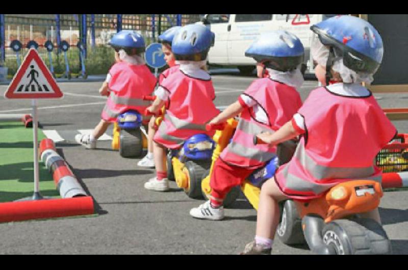 Avances en poliacuteticas puacuteblicas sobre la seguridad vial infantil