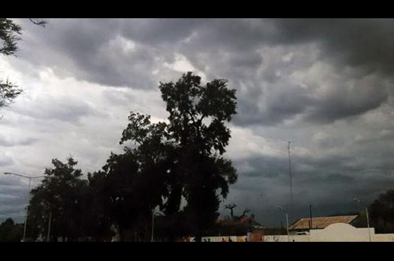 El Servicio Meteoroloacutegico emitioacute un alerta por fuertes tormentas para el oeste santiaguentildeo