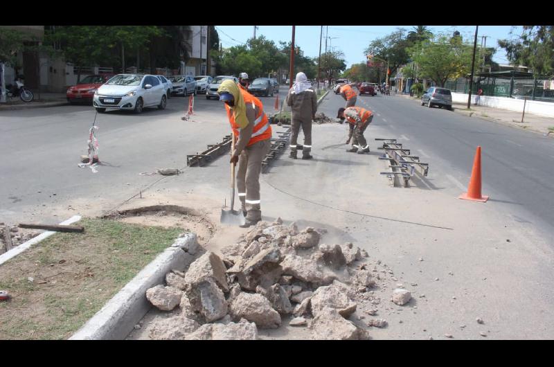 La Capital busca mejorar el traacutensito por Belgrano al extender la platabanda en el cruce con Obispo Trejo