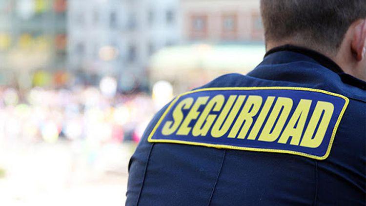 Escapaban de la policiacutea y chocaron a una joven que luego murioacute