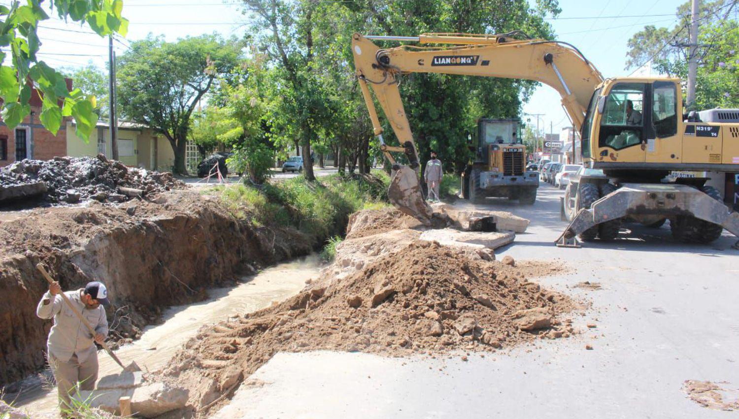 Reconstruyen una alcantarilla sobre el colector Aguirre