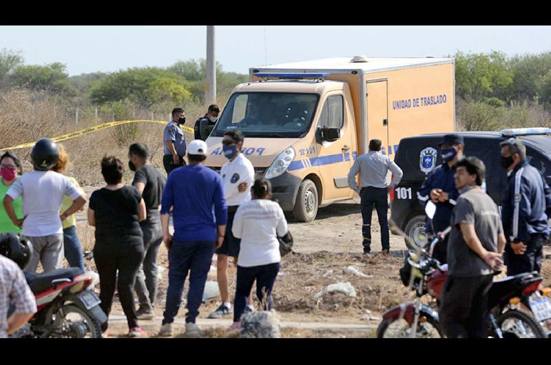 La policía trabajó durante toda la siesta y tarde El propio Jurez marcó el sitio donde había dado muerte y enterrado a Marisol