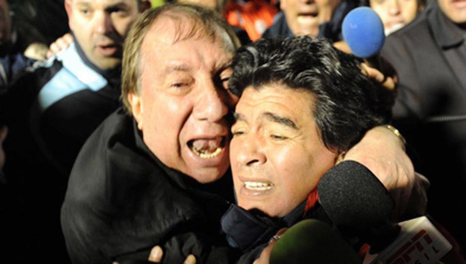 Bilardo no sabe que murioacute Maradona- Le apagaron el televisor para que no se entere de la noticia