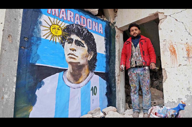 IMAacuteGENES  Siria- El emotivo homenaje a Diego Maradona entre las ruinas de Binnish