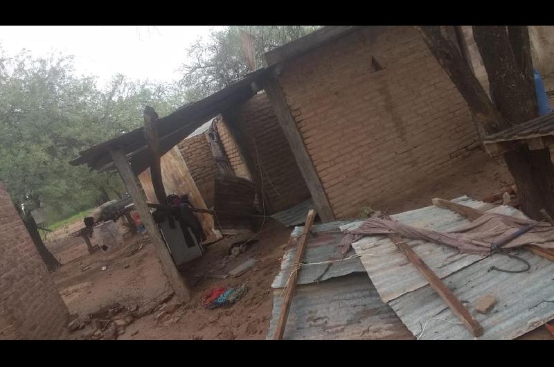 Viento piedra y agua destruyeron viviendas en la localidad de Ahiacute Veremos