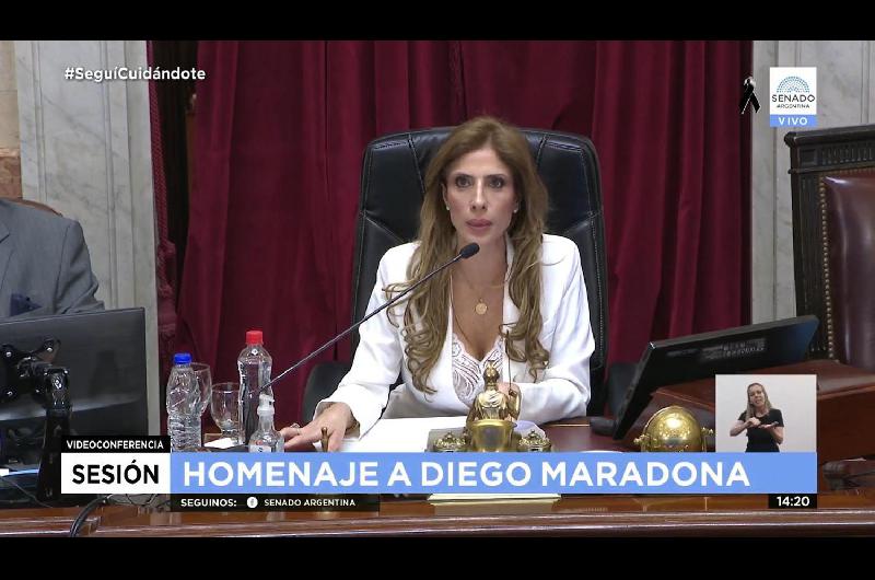 Claudia Zamora presidioacute parte del homenaje que el Senado realizoacute a Diego Armando Maradona