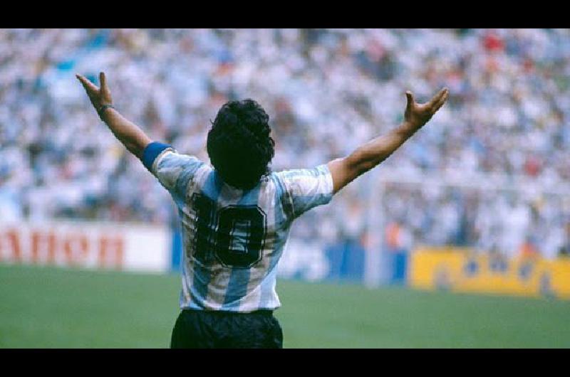 Maradona tendraacute una estatua en el Aeropuerto de Ezeiza- la historia detraacutes de una promesa