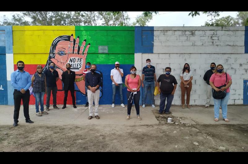 Descubrimiento de placa y mural por la eliminacioacuten de la violencia hacia la mujer