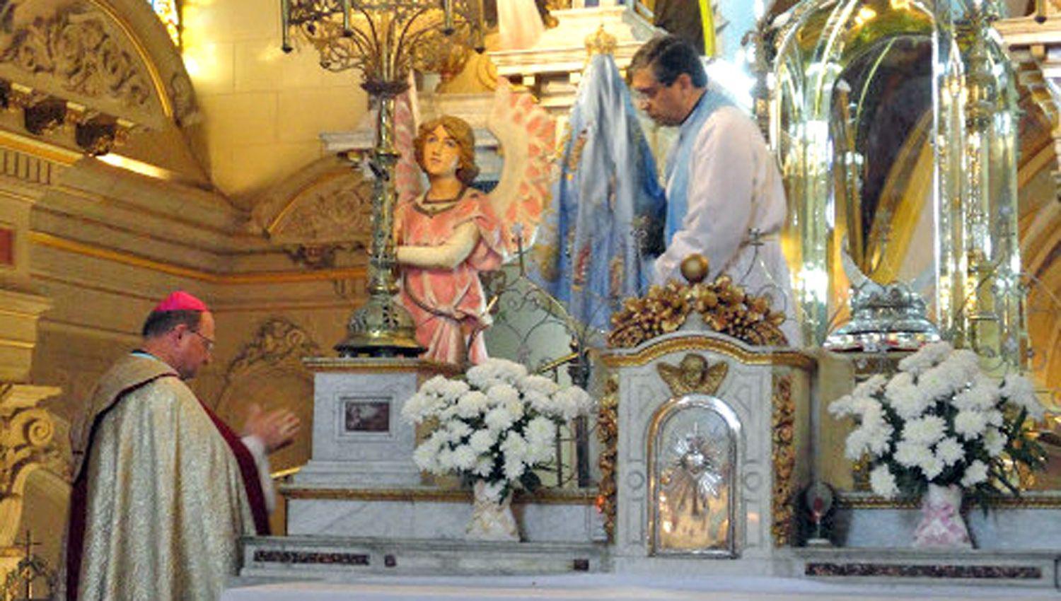 Se inician los actos por la Virgen del Valle con la bajada de la imagen