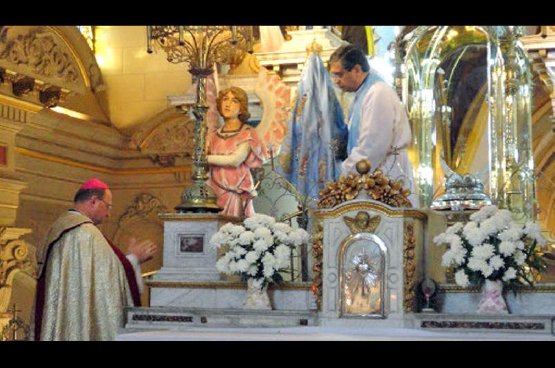 Se inician los actos por la Virgen del Valle con la bajada de la imagen