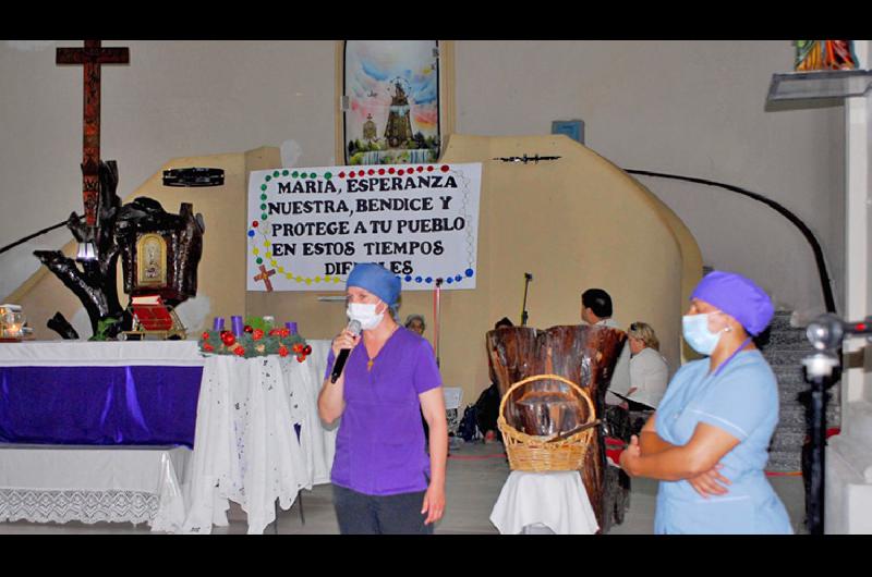 Personal de la salud que desempeña funciones en el hospital loretano participa de una de las misas
y dan un fuerte testimonio de su tarea