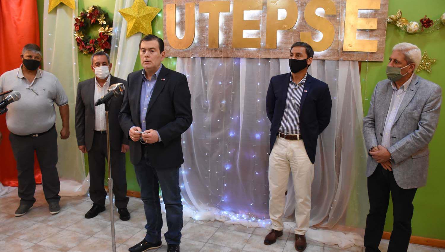 El Gobernador participoacute del acto por el Diacutea del empleado puacuteblico en UTEPSE