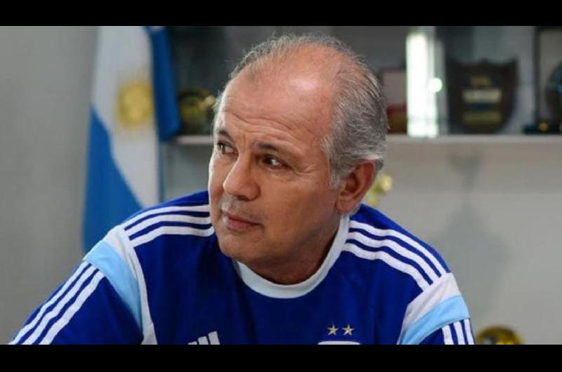 Murioacute Alejandro Sabella ex DT de la Seleccioacuten Argentina