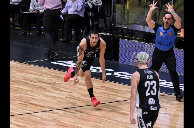 Oliacutempico triunfoacute ante Gimnasia y Esgrima de Comodoro Rivadavia por 92-87