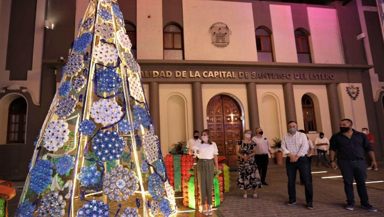 La intendente Fuentes habilitoacute la ornamentacioacuten navidentildea de la ciudad