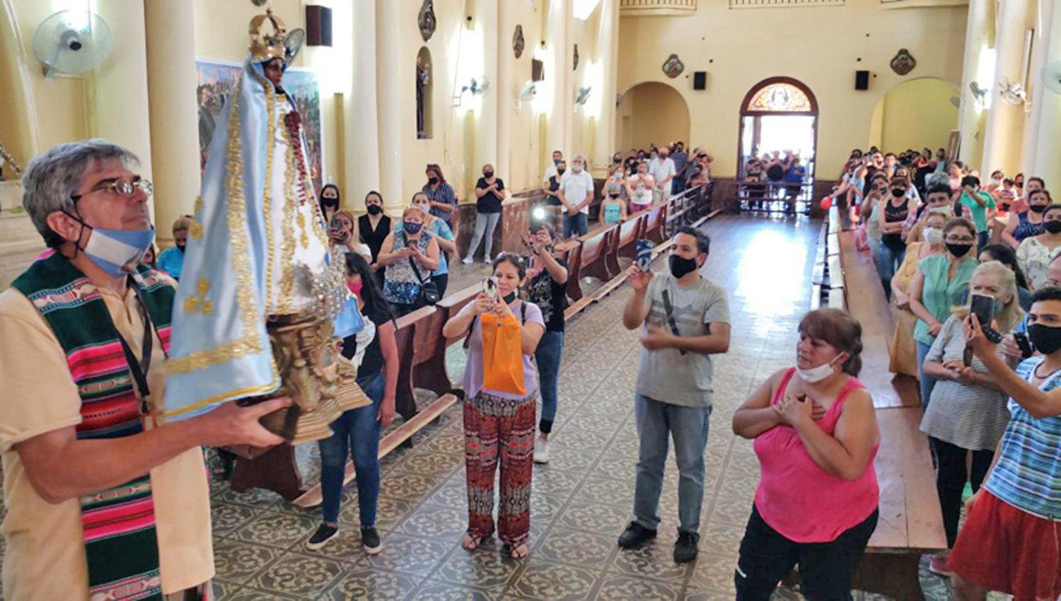 Friacuteas vivioacute con profunda uncioacuten y fe el homenaje a la Virgen del Valle