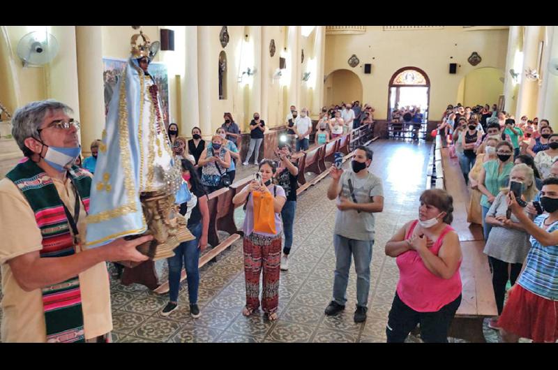 Friacuteas vivioacute con profunda uncioacuten y fe el homenaje a la Virgen del Valle