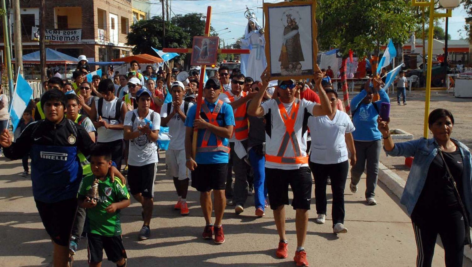 La Virgen de Loreto realizoacute su peregrinacioacuten por las calles de la Capital