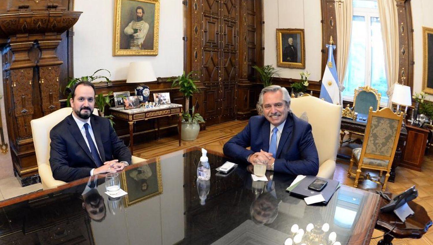 El Presidente se reunioacute con el embajador argentino en Italia Roberto Carleacutes