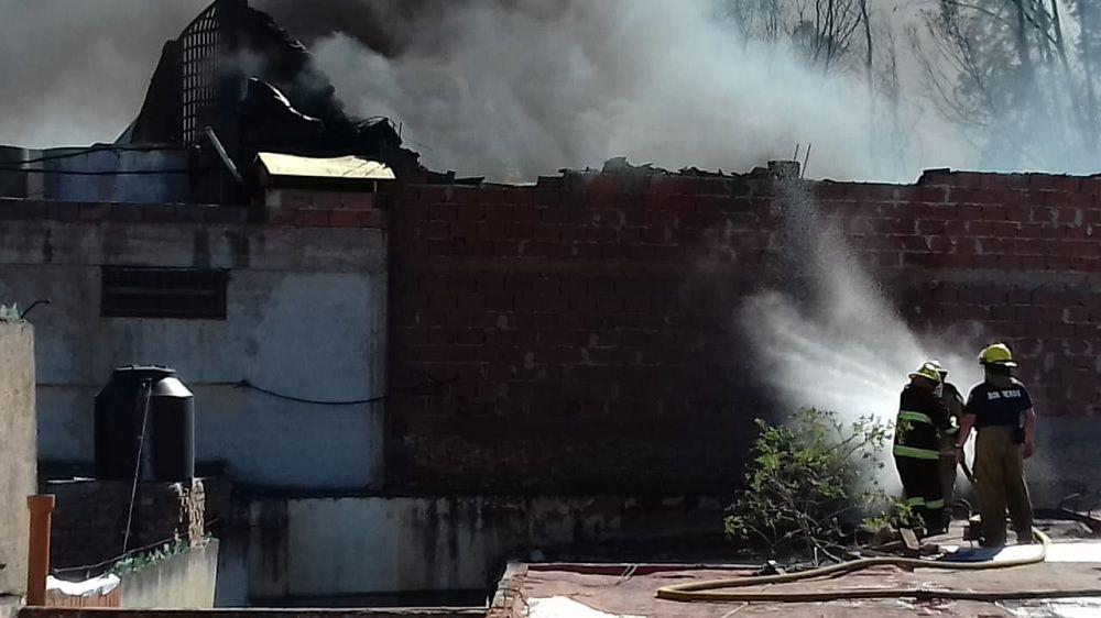 El incendio en el local de Las Malvinas en imaacutegenes