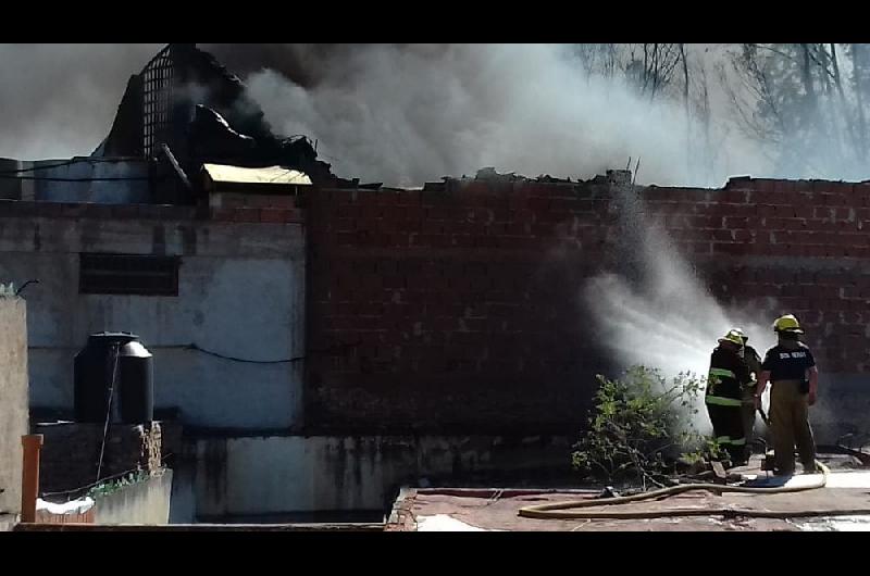 El incendio en el local de Las Malvinas en imaacutegenes