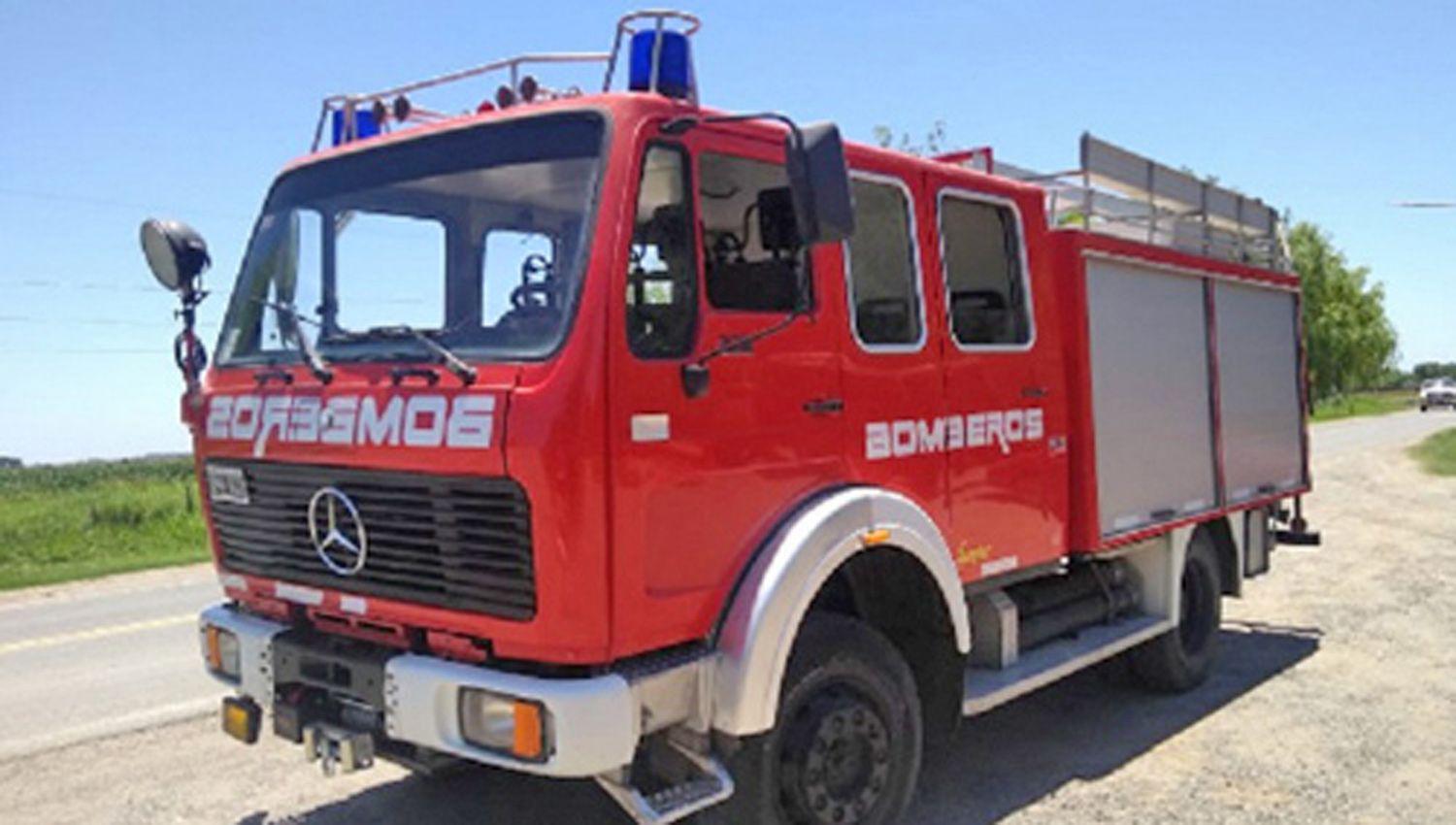 Bomberos de Los Juriacutees adquirioacute autobomba para incendios rurales