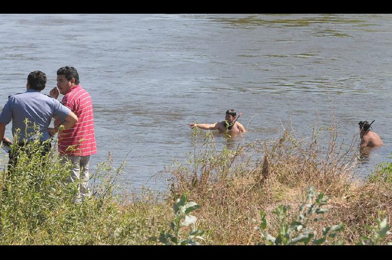 Traacutegica muerte de un pescador que cayoacute al riacuteo Salado- teniacutea 43 antildeos