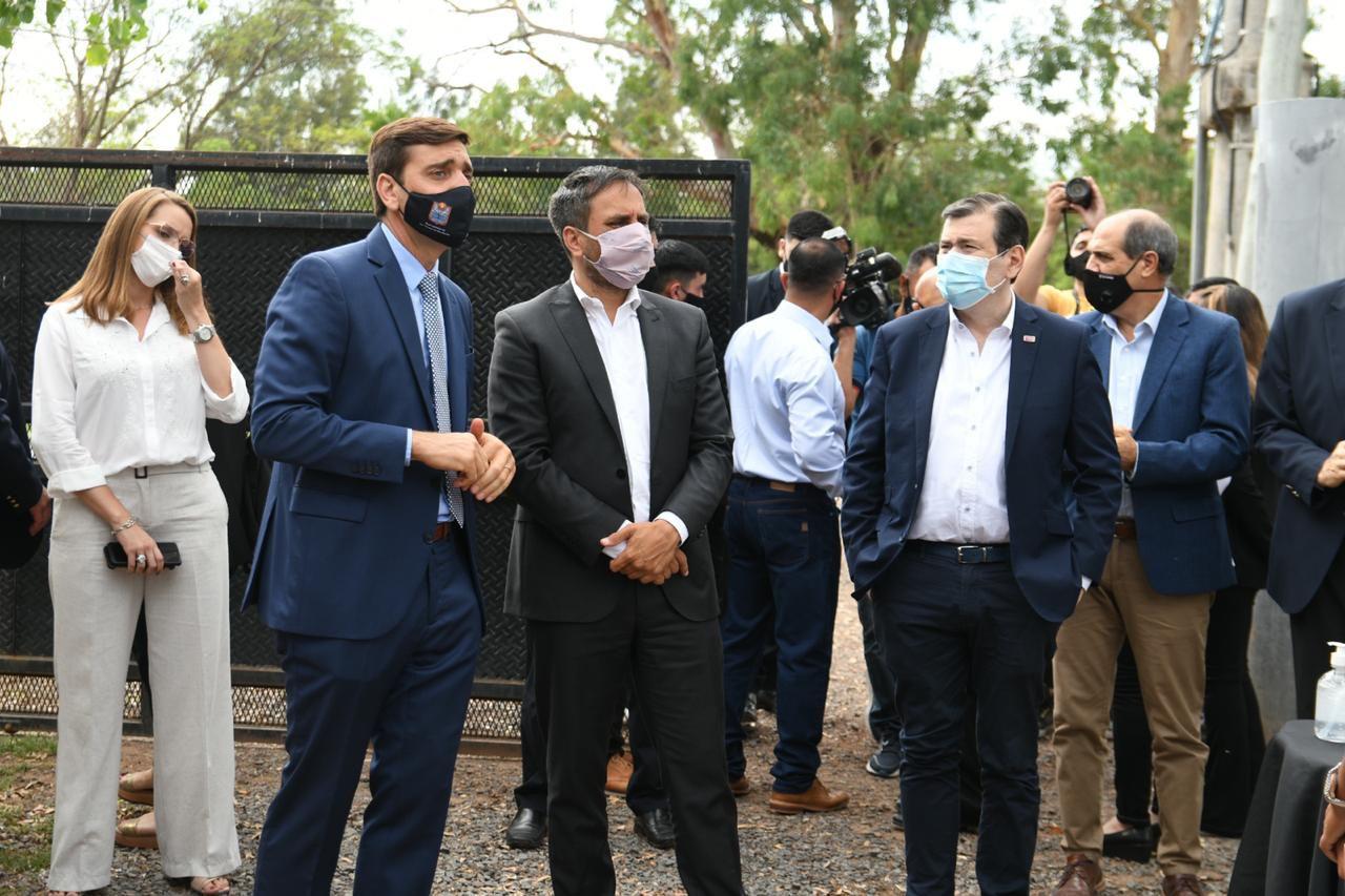 Juan Cabandieacute y Gerardo Zamora firmaron la adhesioacuten de Las Termas al plan Casa Comuacuten