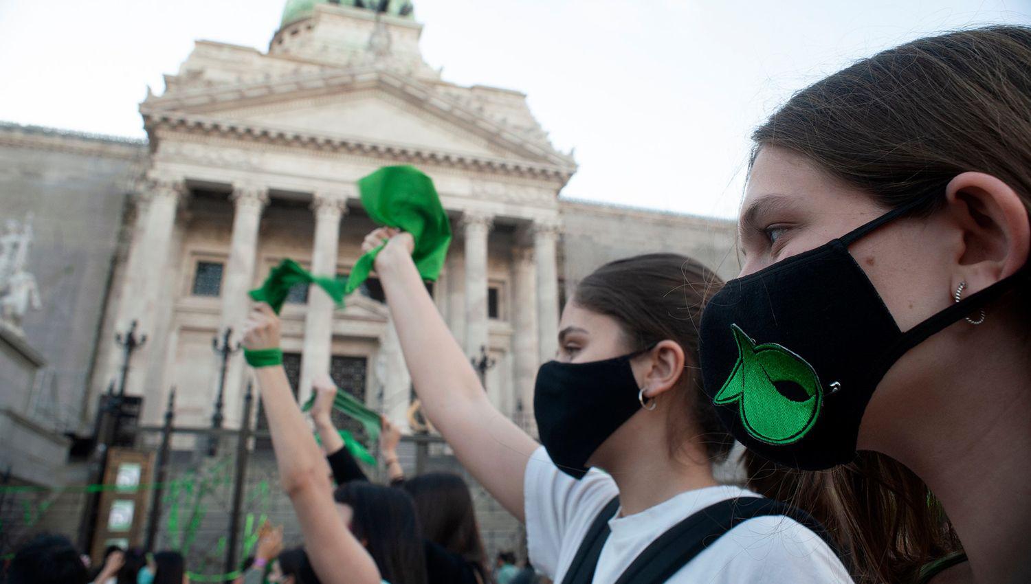 El aborto legal seguro y gratuito se debatiraacute el 29 de diciembre en el Senado