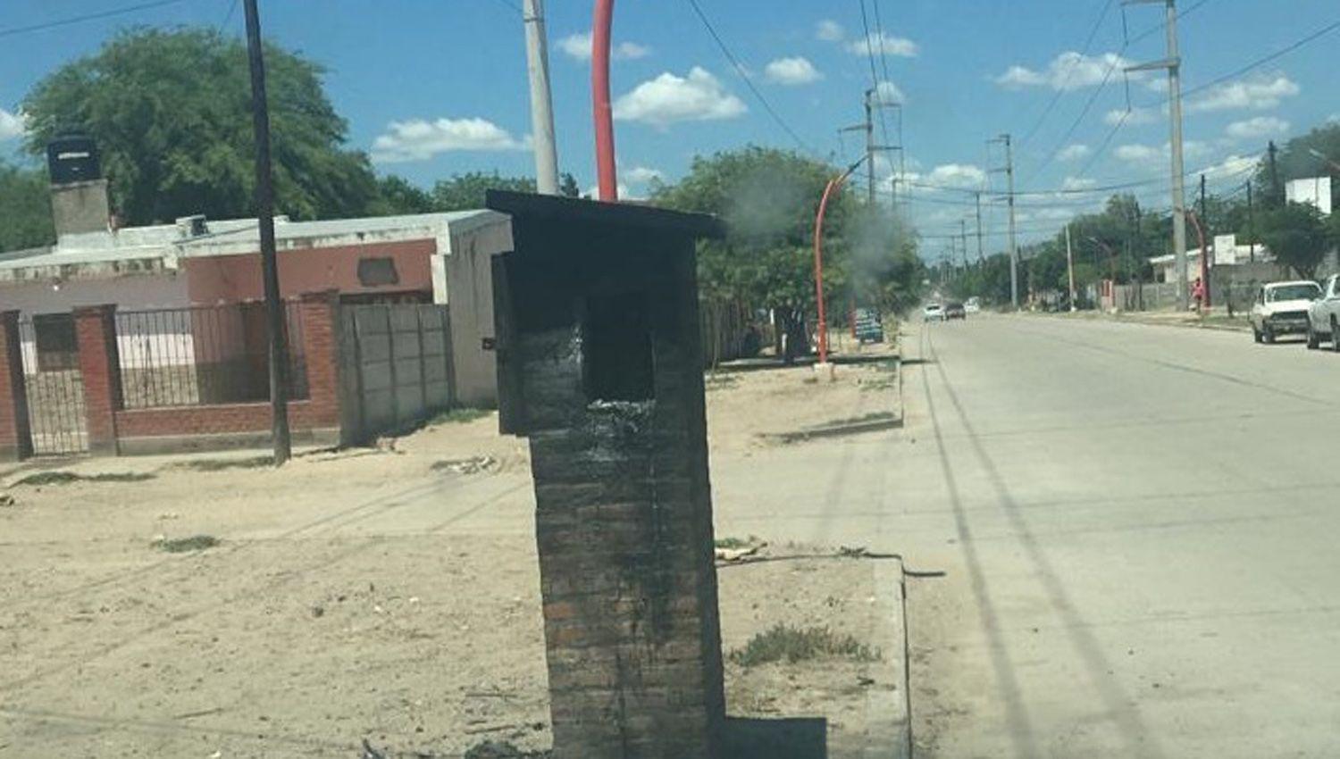 Electricidad de la Capital denuncioacute una serie de ataques vandaacutelicos al sistema de alumbrado puacuteblico