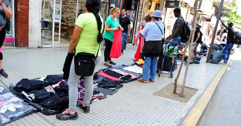 Preocupa el aumento de la venta informal e invasioacuten de manteros