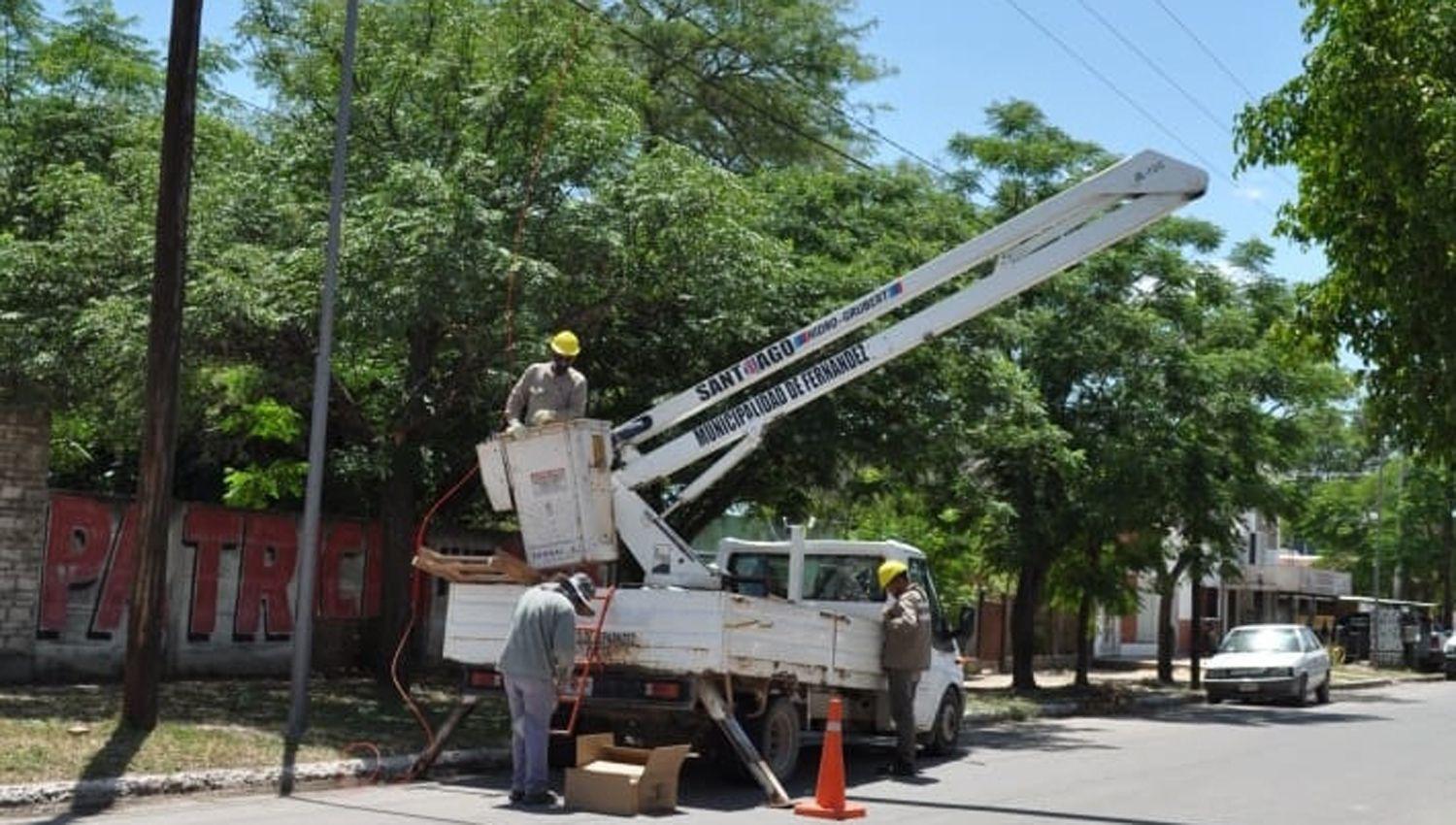 La comuna de Fernaacutendez realizoacute mejoras en el alumbrado puacuteblico en diferentes sectores