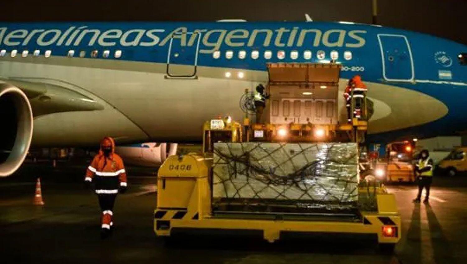 VIDEO  Vuela de regreso el avioacuten de Aeroliacuteneas que trae las primeras 300 mil dosis de la vacuna