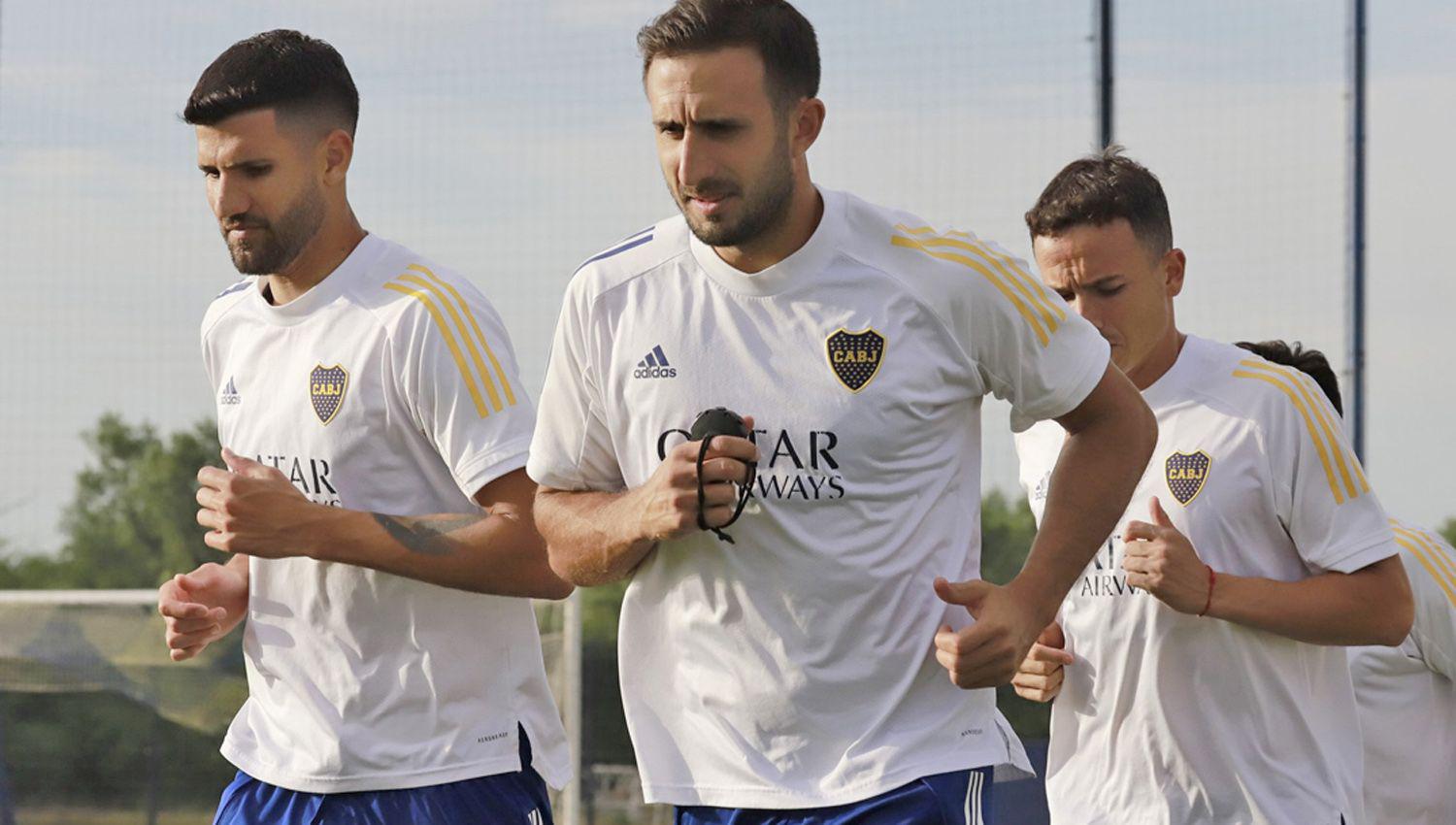 El plantel de Boca se entrenó ayer pensando en el duelo de mañana con Hurac�n y sabiendo que el próximo s�bado recibir� a River