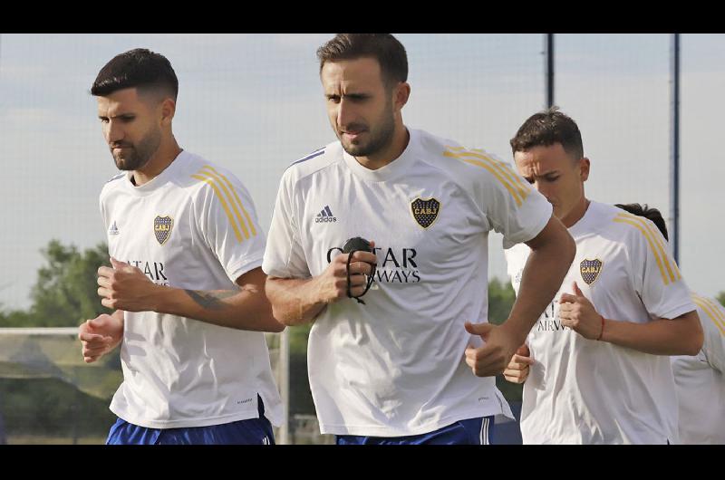 El plantel de Boca se entrenó ayer pensando en el duelo de mañana con Hurac�n y sabiendo que el próximo s�bado recibir� a River