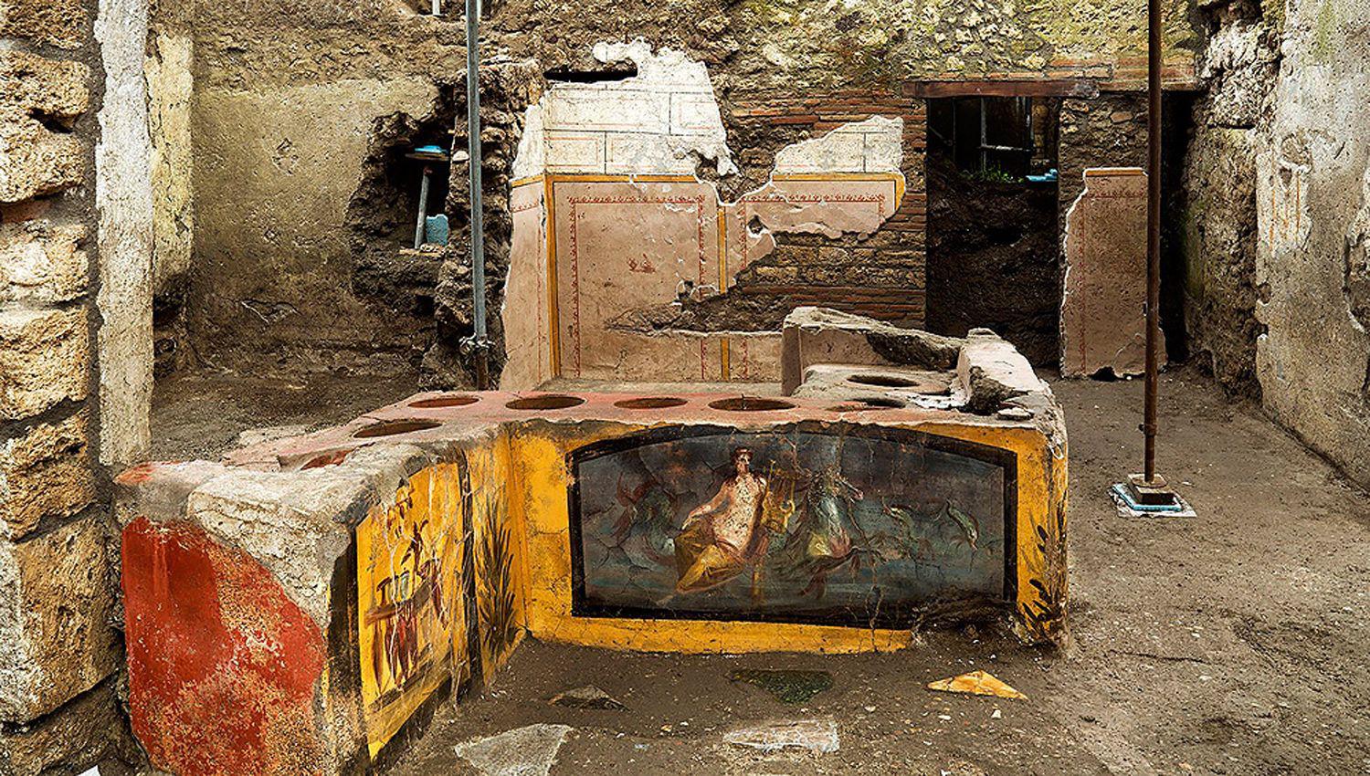 VIDEO  Hallaron en Pompeya un termopolio intacto la versioacuten romana del ldquofast foodrdquo