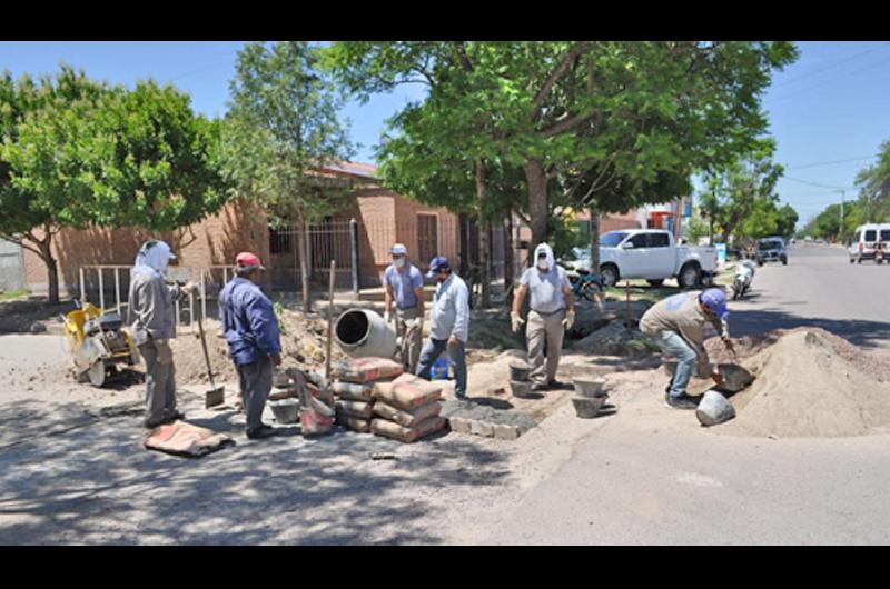 Intensifican tareas de reparacioacuten y mejoramiento de calles en Fernaacutendez