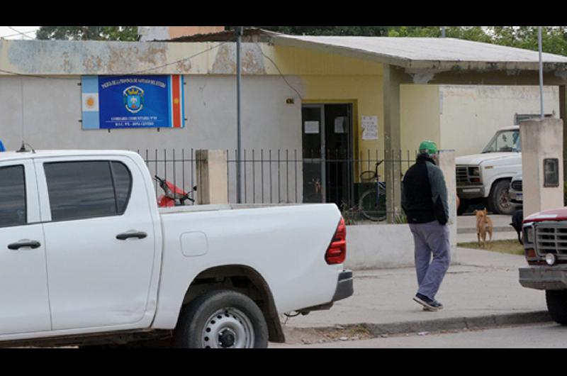 Apuntaacutendolos con un revoacutelver amenazoacute con matar a los duentildeos de una gomeriacutea