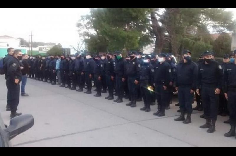 Listado completo de los ascensos de la Policiacutea de la Provincia