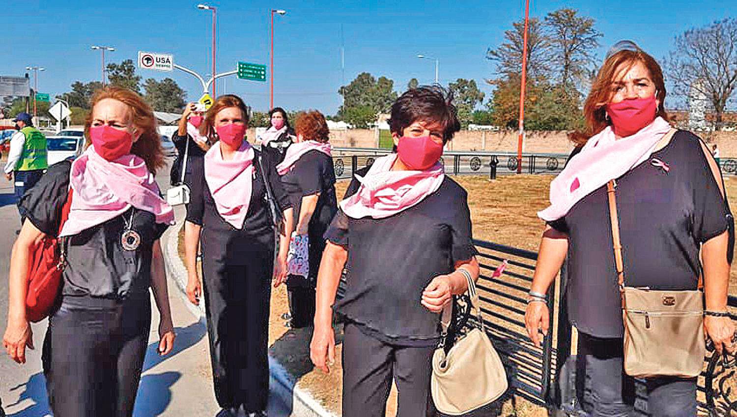 Dra Delia Raab de Aacutelvarez  presidenta de la Fundacioacuten Mujer- ldquoEl servicio no cesoacute a pesar de las caracteriacutesticas adversas marcadas por la pandemia  que azota a todo el mundordquo