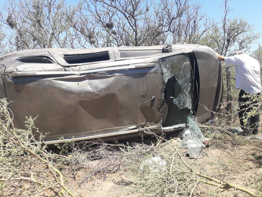 Vinieron desde Coacuterdoba a recibir el Antildeo Nuevo con la familia y volcaron con el auto