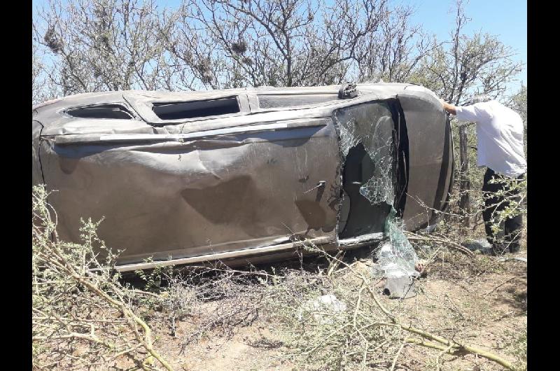 Vinieron desde Coacuterdoba a recibir el Antildeo Nuevo con la familia y volcaron con el auto