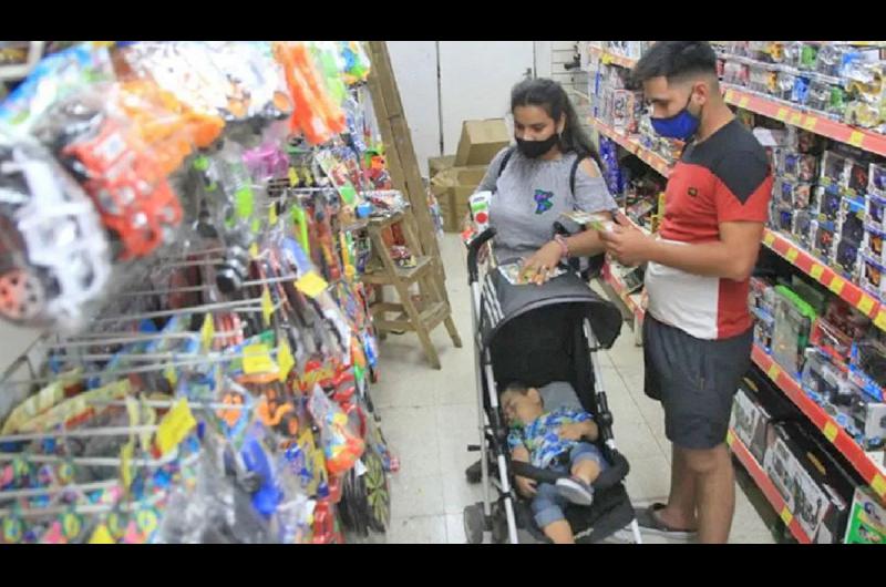 Hay expectativa en jugueteriacuteas por el pago del bono justo en la viacutespera del diacutea de Reyes Magos