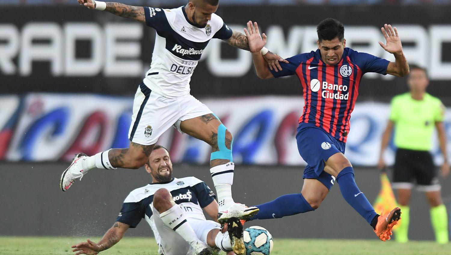 San Lorenzo cayoacute ante Gimnasia por 2 a 1