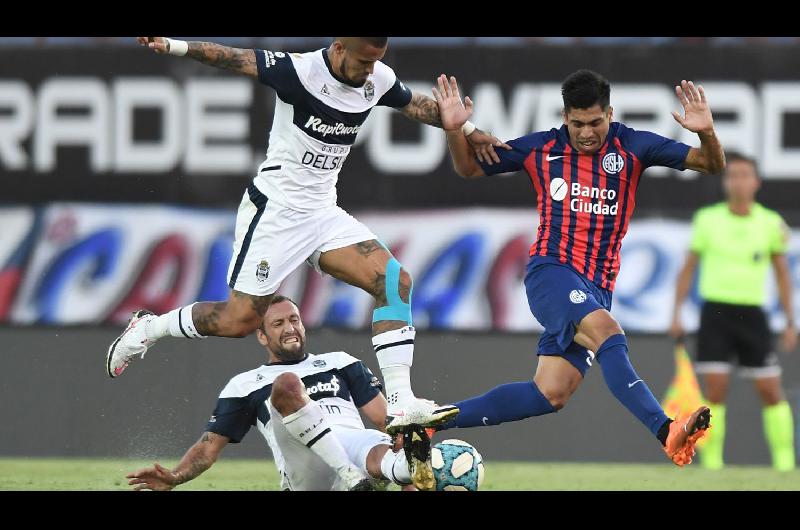 San Lorenzo cayoacute ante Gimnasia por 2 a 1