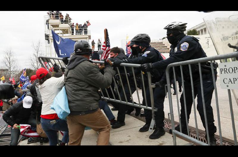 Partidarios de Trump se enfrentaron con la policiacutea durante protestas en Washington